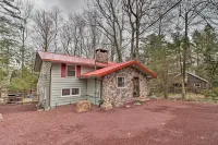 Deck & Fire Pit: Cozy Pocono Mountain Home - Beach