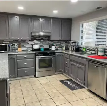 3-bedroom townhome in tranquil Modesto with AC
