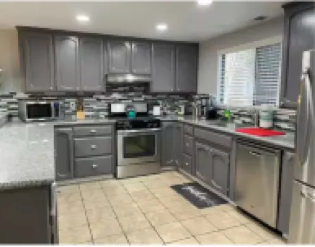 3-bedroom townhome in tranquil Modesto with AC