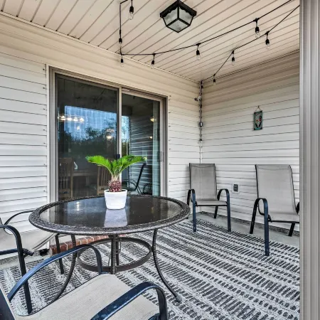 Spacious Navarre Retreat w/ Fenced-in Yard!