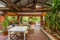 Carana Hilltop Villa - parking