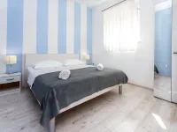 Apartments Magdales - Two Bedroom Apartment with Balcony A1 Hotels in Duće