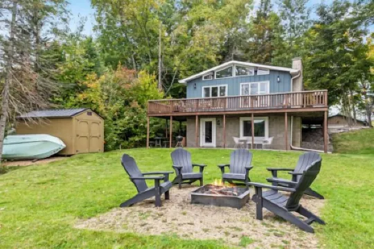 Relaxing Lake Home that is certain to create smiles and memories for all ages!