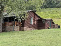 Country log cabin in beautiful middle Tennessee