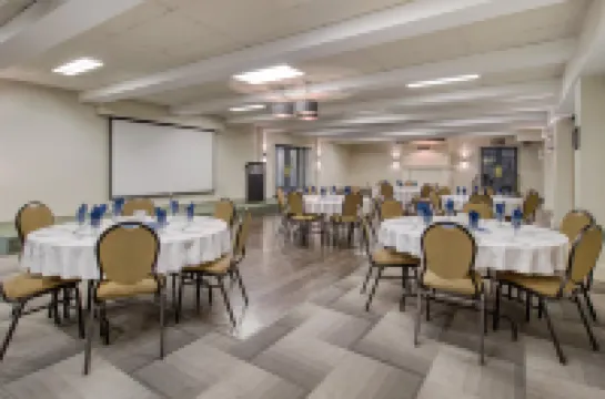 Dannys Hotel Suites, SureStay Collection by Best Western Hotels in Gloucester County