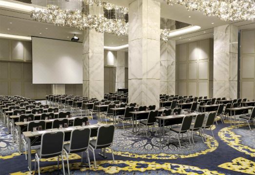 모벤픽 수라바야 시티 객실 전경