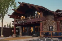 Gravity Haus Big Sky Отели рядом с достопримечательностью «Spanish Peaks Mountain Club»