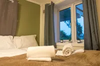 Charming 2BR Tromso Home Wi-Fi & heater Hotels in 