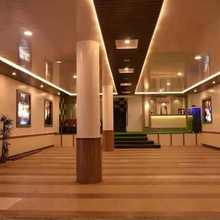 Hotel Disha Palace Отели рядом с достопримечательностью «Храм Саи Бабы»