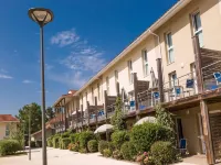 Lakeside Stay w/ Terrace Hotels in Hourtin