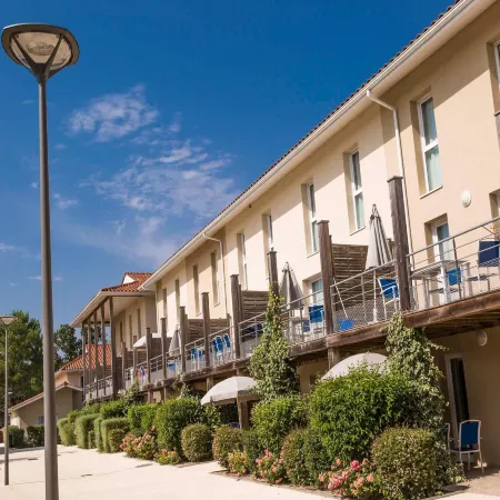 Lakeside Stay w/ Terrace
