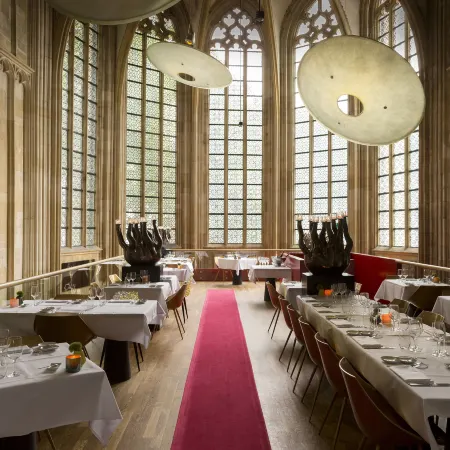 Kruisherenhotel Maastricht - Oostwegel Collection, Member of Design Hotels Отели рядом с достопримечательностью «Коммелквартир»