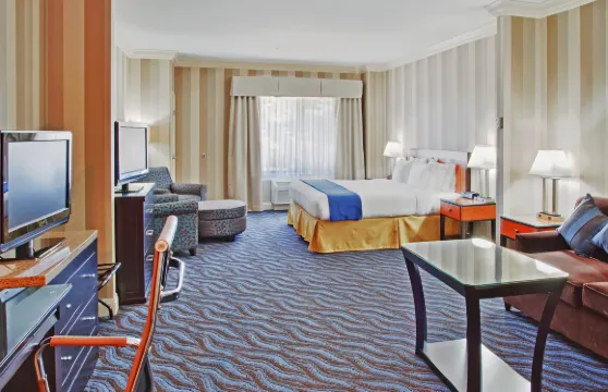 智選假日套房酒店聖克魯斯