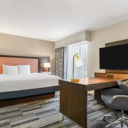 Hampton Inn & Suites Tulare