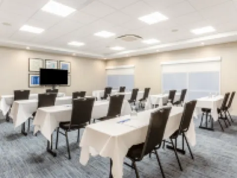 Holiday Inn Express & Suites SPRINGFIELD NORTH by IHG Hotels in Springfield