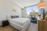 NEW Upscale Downtown San Diego Stay Queen Bed Pool Sauna Hotels in North Clairemont