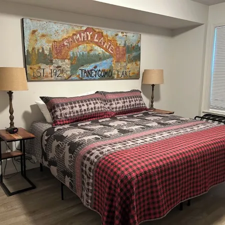 Charming 3-bedroom house, walking distance to Branson Landing or Bass Pro