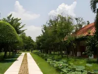 Les Hameaux de l'Orient Hotels in Trang Bang