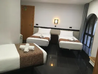 Hostal Levante Hotels near Plaça de Catalunya