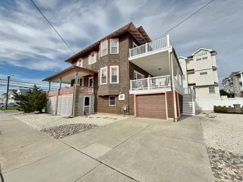 Classic Large Victorian Shore Home Sleeps 14 One Block from Beach Hotels in Sea Isle City