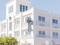 Bay Shores Peninsula Hotel Hotels near Sherman Library & Gardens
