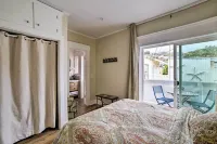 Charming Renovated Avalon Townhome, Walk to Beach! - balcony