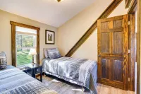 Family Friendly! Lakefront Tully Getaway w/ Porch - 3 stjerner