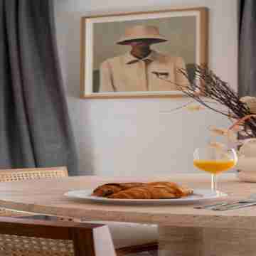 Modern Apartment - AC 1BR/4P - Genève Dining/Meeting Rooms