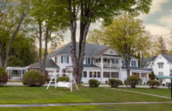 Colonial Inn Harbor Springs