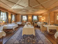 Hotel Vereina Hotels near Pischabahn