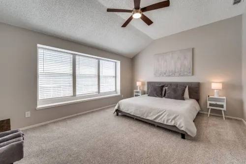 6 Bedroom Home with Pool, Centrally Located