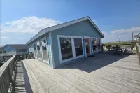 Cozy and Clean steps from the beach. Gulf views <3