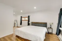 Updated Getaway w/ Sauna & Yard in Bloomsbury!