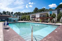 Cottonwood Suites Savannah Hotel & Conference Center