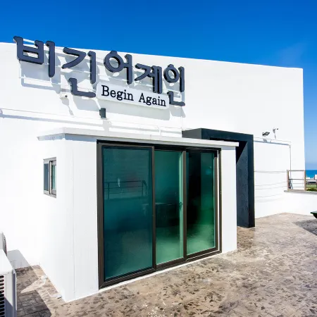 Jeju Begin Again Pension Отели рядом с достопримечательностью «Пляж Джимйонг»
