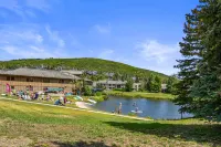 Perfect Getaway! Lakeside at Deer Valley 4bd – Pool, Hot Tub, A/C, Walk to Slopes & Main St