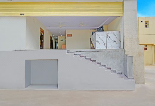 호텔 내부의 현대적인 라운지 또는 리셉션