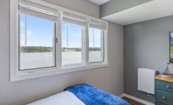 Spacious Pet-friendly Lakeview Condo w/ Boat Slip & Pools