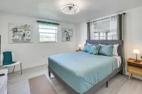 Sunset Views & Hot Tub: Lakefront Holiday Retreat! - Wifi
