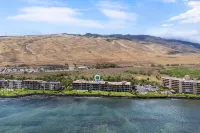 Oceanfront Lauloa 106 - Ground Floor, Modern Renovation, Split-AC, Walk to Beach