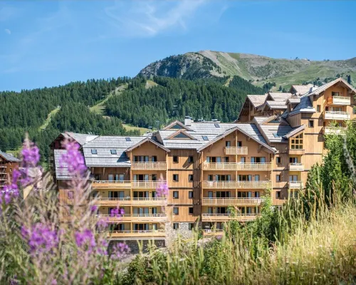 Apartment in Risoul with Ski-in/Ski-Out Access Hotels in Risoul