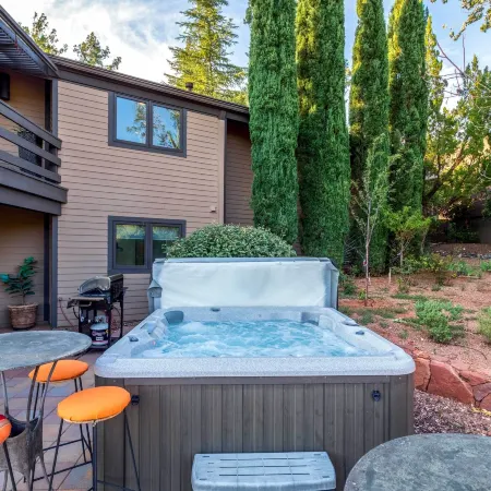 Outdoor Entertaining Space Sedona Mtn-View Home