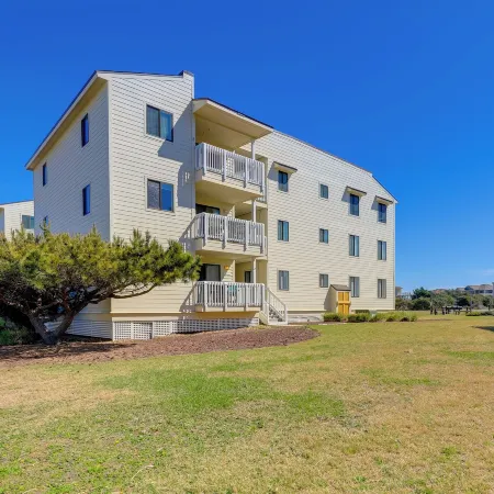 Emerald Isle Vacation Rental w/ Resort Pool!