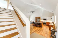 Walk to Beach & Sebago Lake: Luxe Family Getaway! - Wifi