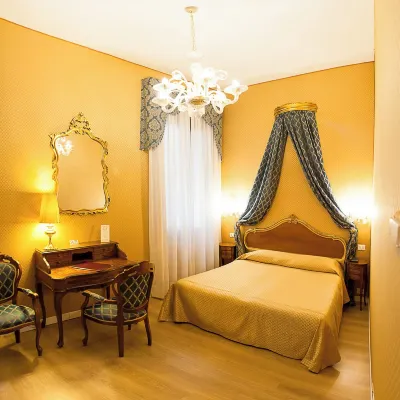 Hotel Locanda Canal Các khách sạn gần Nhà hát Opera La Fenice