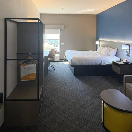 Comfort Suites