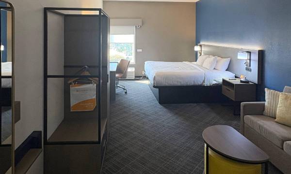 Comfort Suites