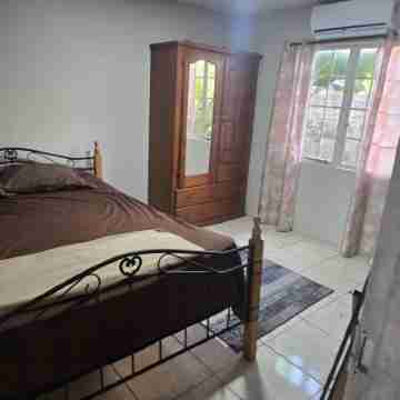 Beautiful 4 bedroom home & additional 2 bedroom detached guess house. Rooms