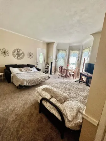 700 Douglas Ave, Close to Main Street, Garage!