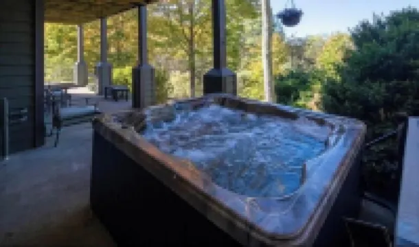Beautiful Cabin - Hot Tub & Mtn views - 2 min to Banner Elk & 10 min to ski!